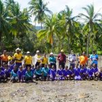 STPM St. Ursula Ende Bersama Kelompok Sinar Laut Lakukan Konservasi Hutan Mangrove di Pantai Aepetu